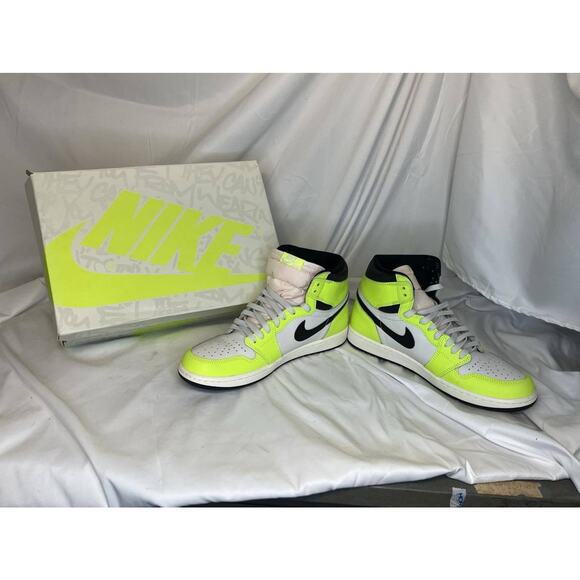 Athletic_Shoes